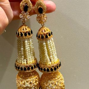 Black and white gold plated earrings